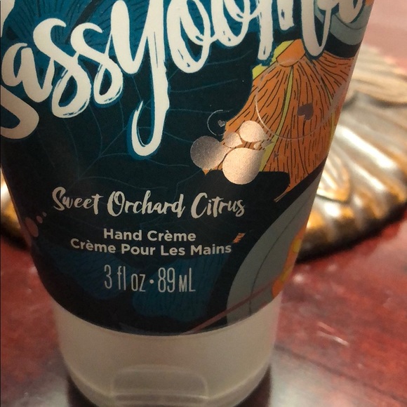 Perfectly Posh Sassyooma BFYHC Hand creme NEW!! - Picture 3 of 3